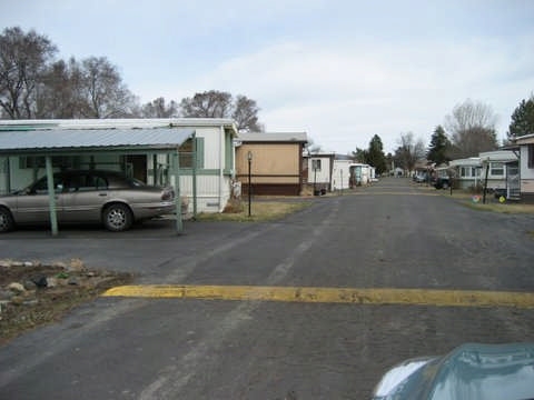 South Mobile Village in Klamath Falls, OR - Building Photo