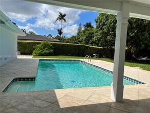 7921 SW 143rd St in Palmetto Bay, FL - Building Photo - Building Photo