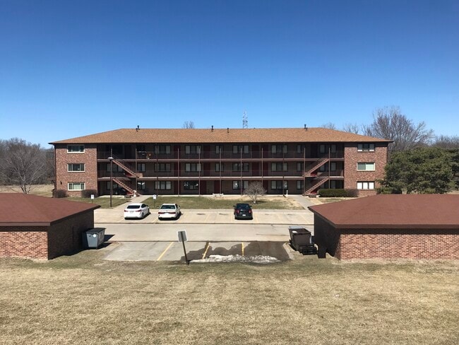 Williamsburg Apartments in Lincoln, NE - Building Photo - Building Photo