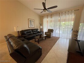 440 Wiggins Lake Ct in Naples, FL - Building Photo