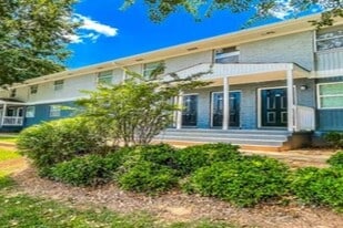 Heritage Square Apartments in Atlanta, GA - Building Photo