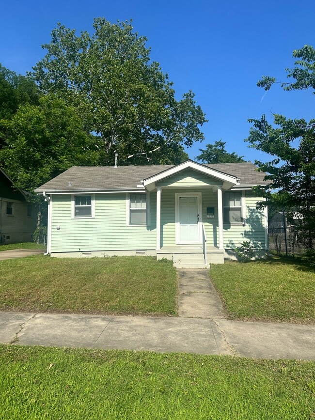 property at 1917 Bragg St