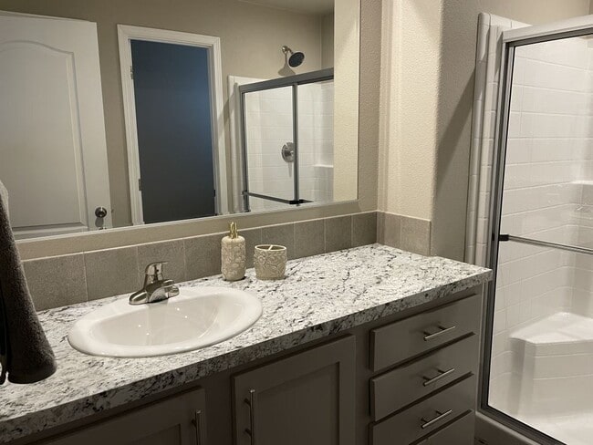 19225 N Cave Creek Rd in Phoenix, AZ - Building Photo - Building Photo