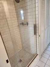 320 Liliuokalani Ave, Unit 2105 in Honolulu, HI - Foto de edificio - Building Photo