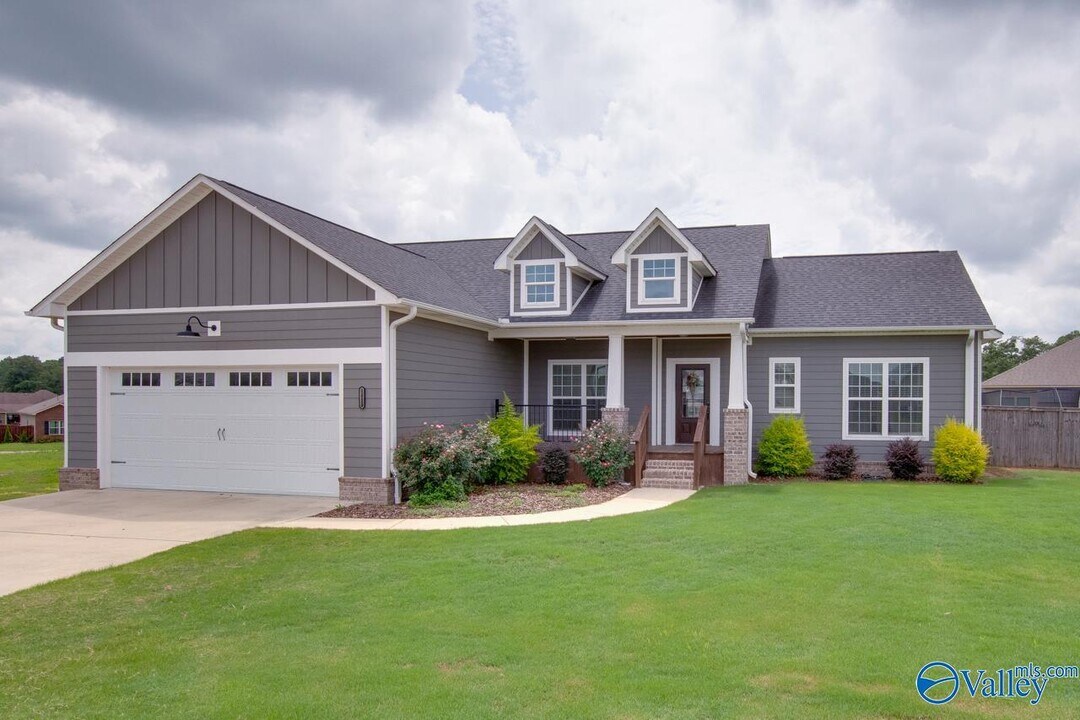 1837 Saddle Trace Ln SE in Cullman, AL - Foto de edificio