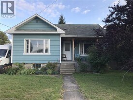 92 Fourth St E in Collingwood, ON - Building Photo