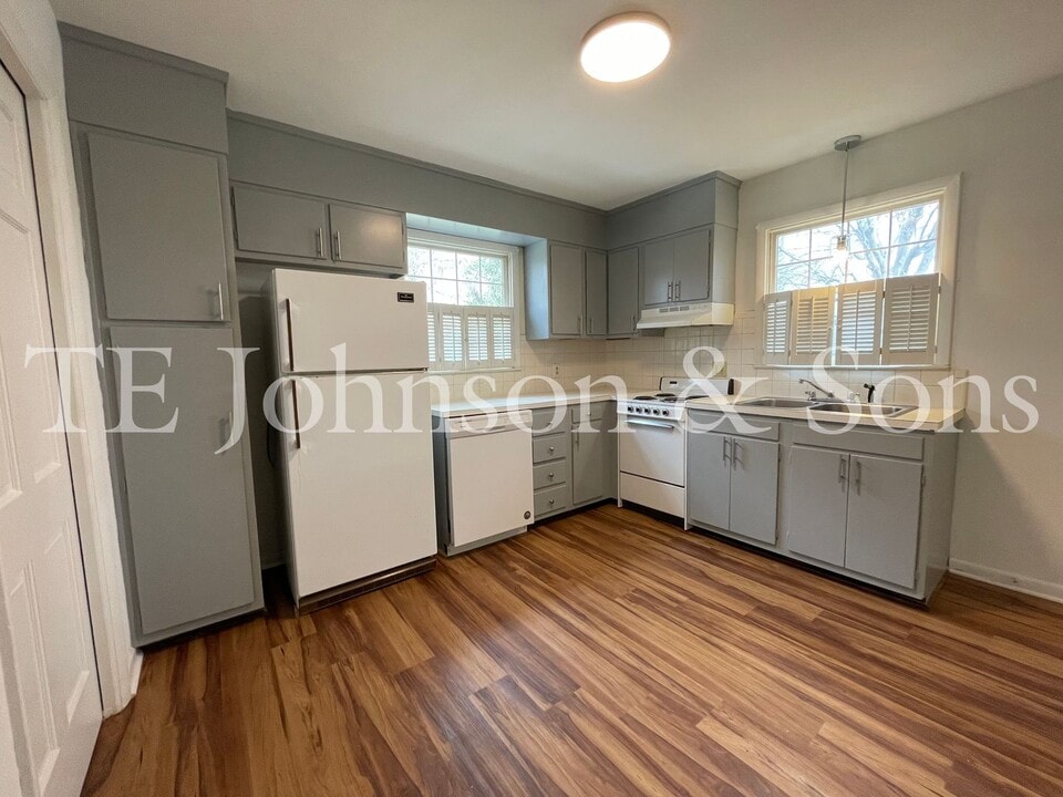 1520 S Hawthorne Rd in Winston-Salem, NC - Building Photo