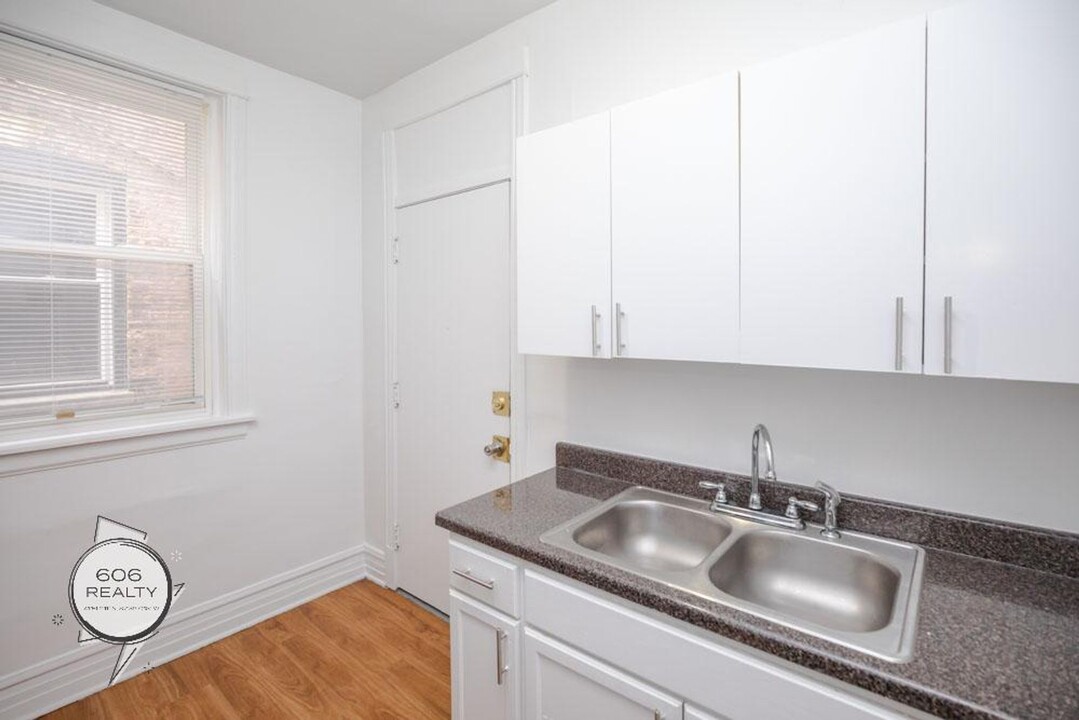 6250 S Western Ave in Chicago, IL - Building Photo
