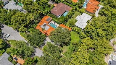 5810 Maggiore St in Coral Gables, FL - Foto de edificio - Building Photo