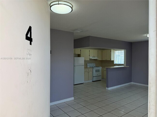 837 SE 8th Ct in Hialeah, FL - Building Photo - Building Photo