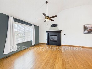 1305 Aspen Dr in Greenwood, MO - Building Photo - Building Photo