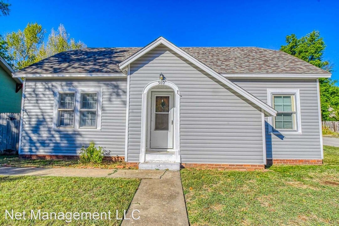 302 S Flood Ave Photo