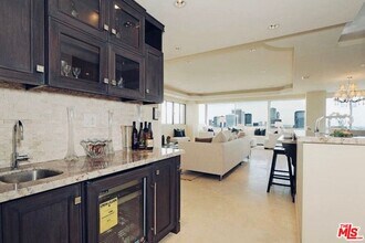 865 Comstock Ave in Los Angeles, CA - Building Photo - Building Photo