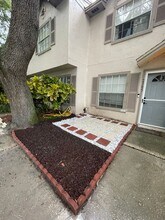 2105 Fletchers Point Cir in Tampa, FL - Building Photo - Building Photo