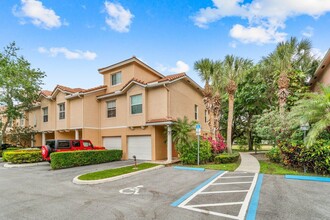 2030 Alta Meadows Ln in Delray Beach, FL - Foto de edificio - Building Photo