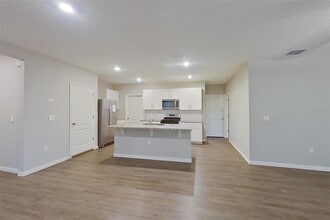 32037 Katelin Cir in Leesburg, FL - Building Photo - Building Photo