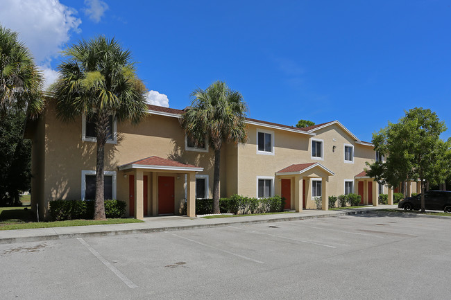 Cortez Village Townhomes in Fort Pierce, FL - Building Photo - Building Photo