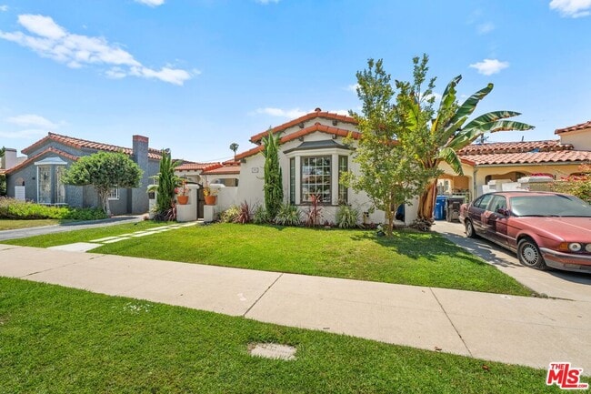 3871 Roxton Ave in Los Angeles, CA - Building Photo - Building Photo