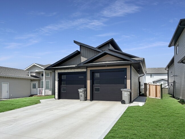 10406-10129 129 Ave in Grande Prairie, AB - Building Photo - Building Photo