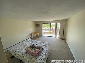 24 Whites Ave, Unit 45 in Watertown, MA - Foto de edificio - Building Photo