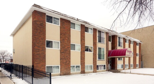 10707 106th St NW in Edmonton, AB - Building Photo - Building Photo