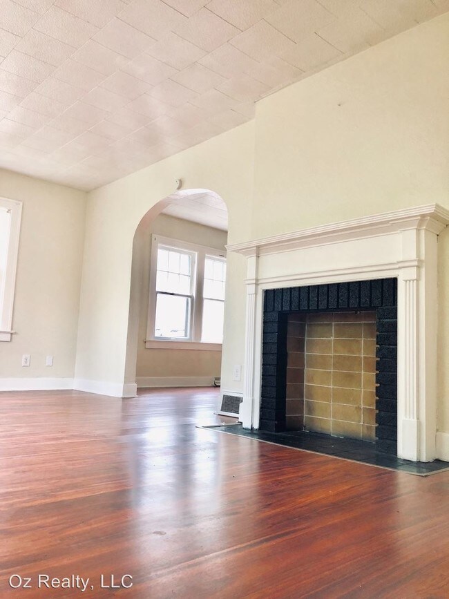 2030 Wyndhurst Rd in Toledo, OH - Foto de edificio - Building Photo