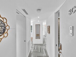 1300 Alton Rd, Unit 3C in Miami Beach, FL - Building Photo - Building Photo