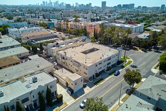 4855 Elmwood Ave in Los Angeles, CA - Building Photo - Building Photo