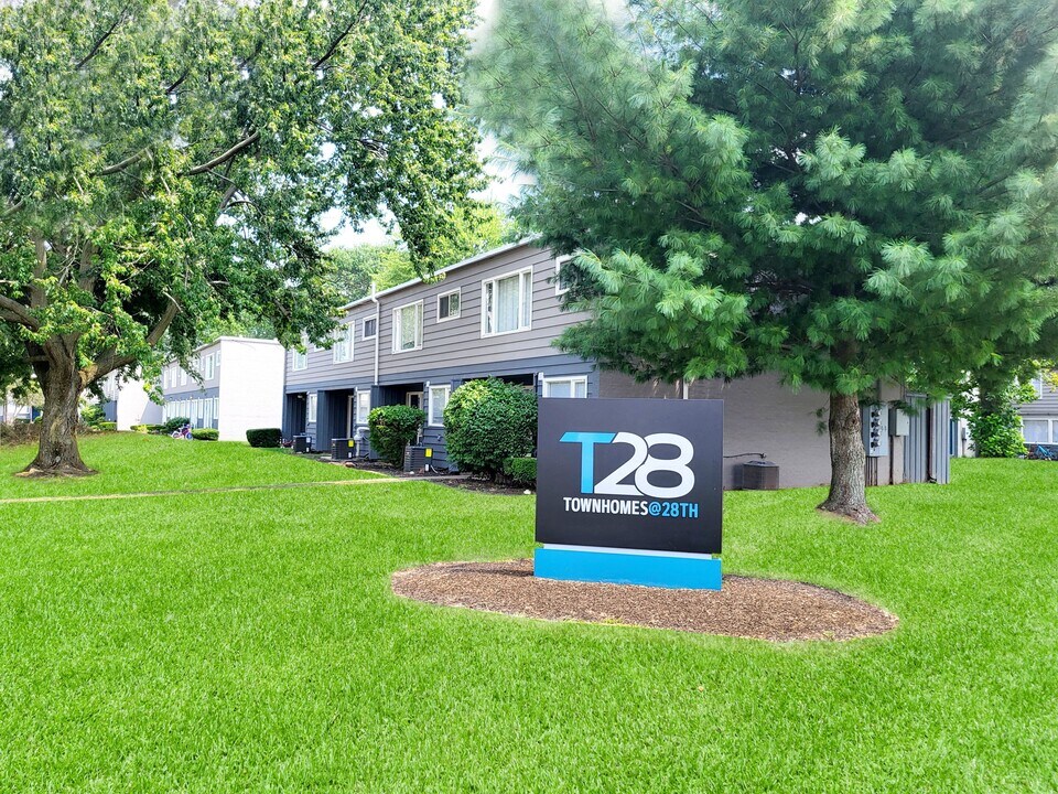 Townhomes at 28th in Columbus, IN - Foto de edificio