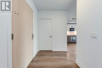 77 Mutual St in Toronto, ON - Building Photo - Building Photo