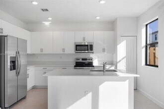 28617 SW 133rd Pl in Homestead, FL - Building Photo - Building Photo