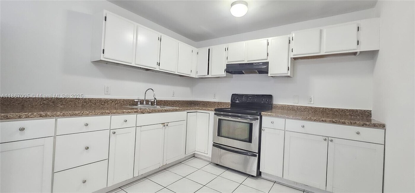 33 NE 12th Ave in Homestead, FL - Building Photo