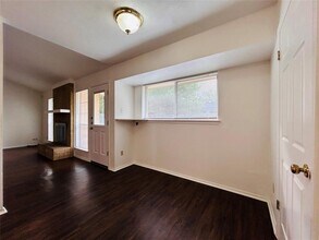 12913 Lamplight Village Ave in Austin, TX - Building Photo - Building Photo