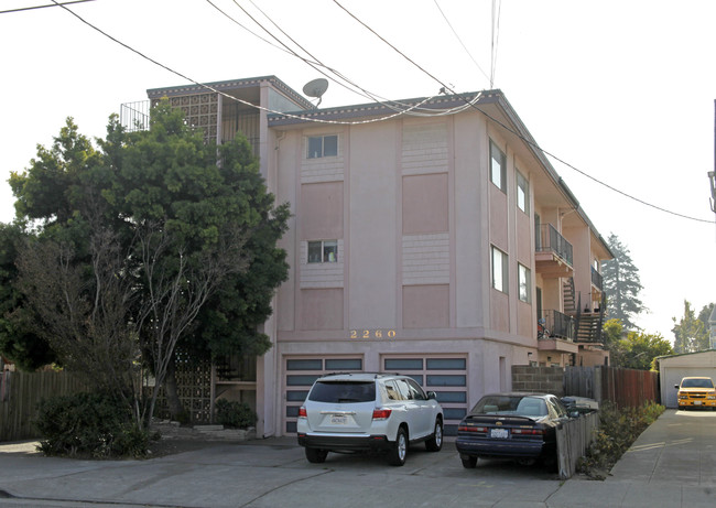 2260 Encinal Ave in Alameda, CA - Building Photo - Building Photo