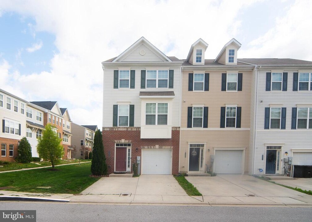 8329 Horned Owl Ln in Severn, MD - Foto de edificio
