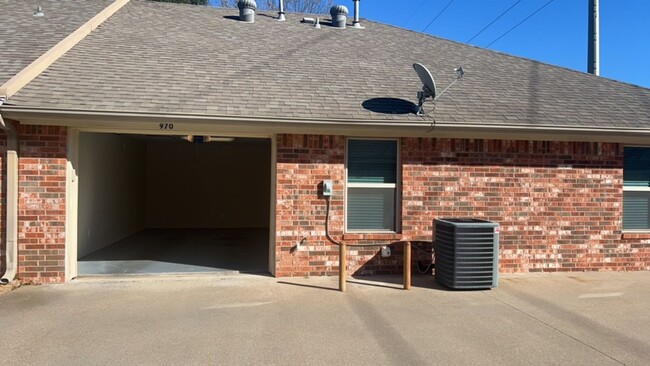 970 Austin Ct in Weatherford, TX - Building Photo - Building Photo