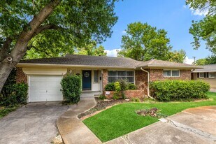 704 Downing Dr in Richardson, TX - Building Photo