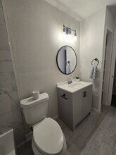 12107 El Sendero St in San Antonio, TX - Foto de edificio - Building Photo