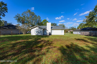 3989 Hunters Lake Cir E in Jacksonville, FL - Building Photo - Building Photo