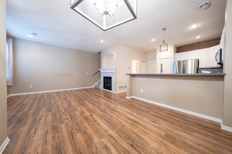 10875 Oak Grv Cir in Woodbury, MN - Building Photo - Building Photo