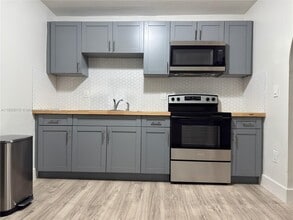 729 NW 114th St in Miami, FL - Building Photo - Building Photo