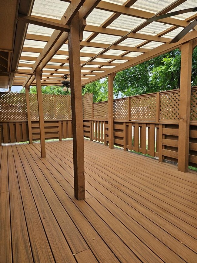 property at 41 Oaks Pl