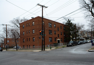 1000 Otis St NE in Washington, DC - Foto de edificio - Building Photo