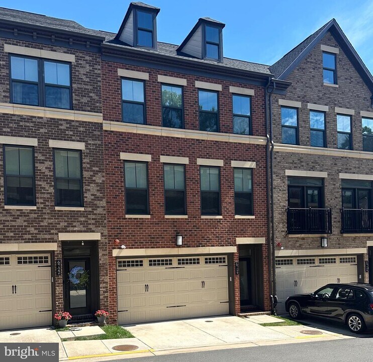 6724 24th Ct N in Arlington, VA - Building Photo