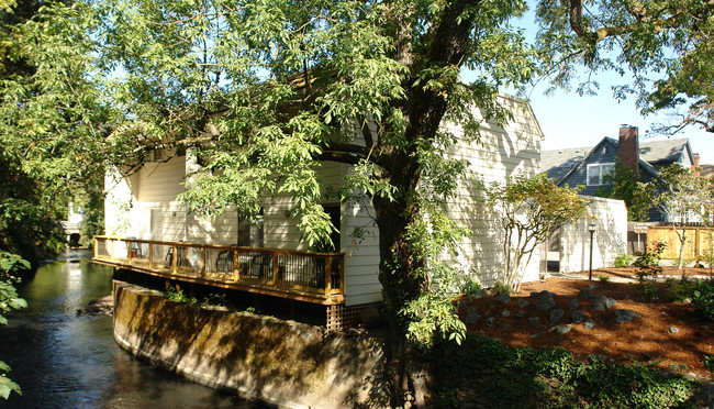 345-351 18th St NE in Salem, OR - Foto de edificio - Building Photo