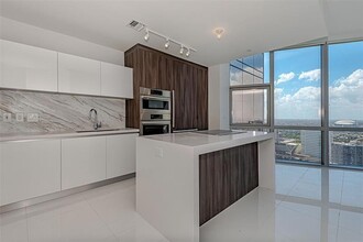 851 NE 1st Ave, Unit 1702 in Miami, FL - Building Photo - Building Photo