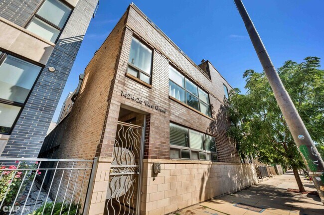 1424 W Grand Ave in Chicago, IL - Building Photo - Building Photo