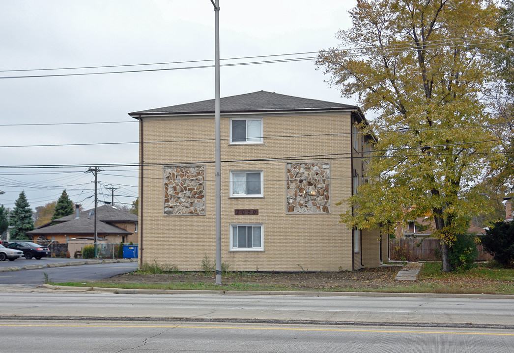 7650 S Harlem Ave in Bridgeview, IL - Foto de edificio