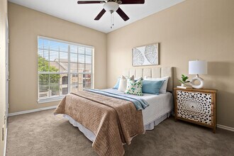Stoneybrook Apartments & Townhomes in San Antonio, TX - Building Photo - Building Photo