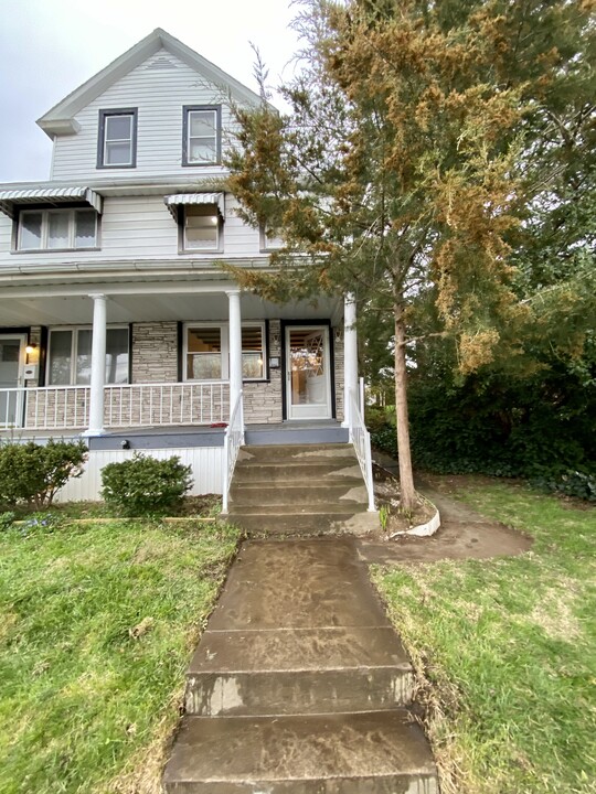 1119 1st Ave in Hellertown, PA - Building Photo